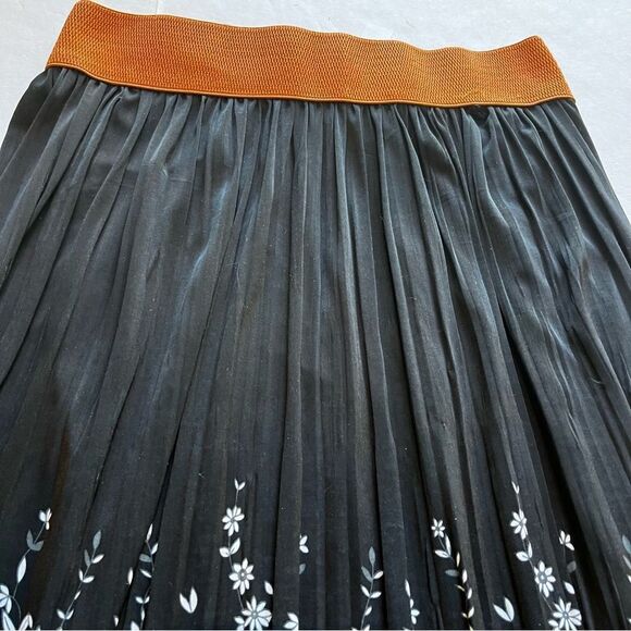 Jon & Anna Women's Maxi Skirt Black with lower floral design in cream/blue Large - Picture 6 of 11